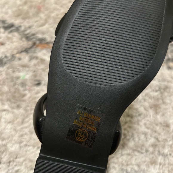 Sandals - Picture 2 of 3